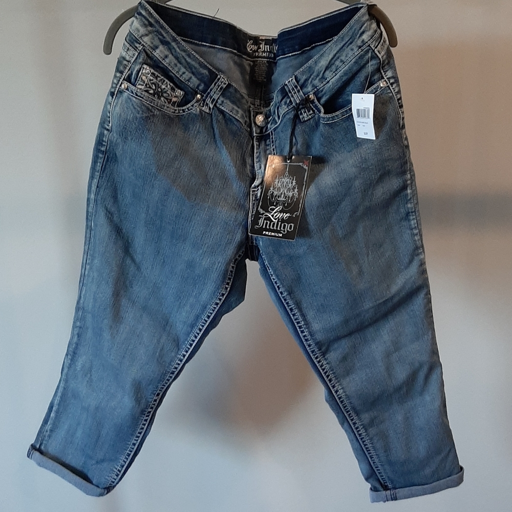 NWT Love Indigo jean embroidered capris